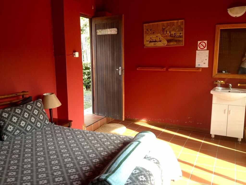 Jungle Monkey Backpackers Pansiyon Port Saint Johnʼs Oda fotoğraf